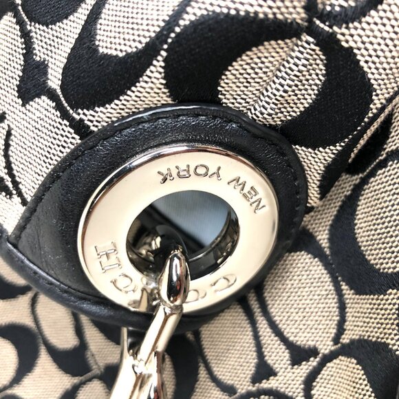 Coach Hadley Signature Duffle, Model F28981, AUTHENTICATED - Picture 7 of 16